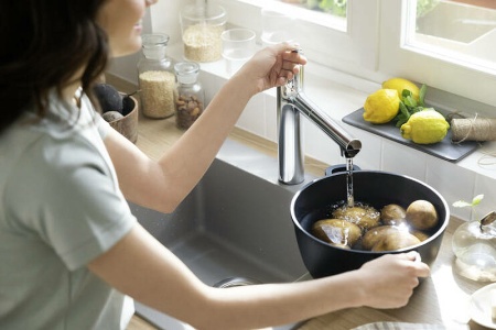 Смеситель для кухни Hansgrohe Zesis M33 74801670 Черный матовый